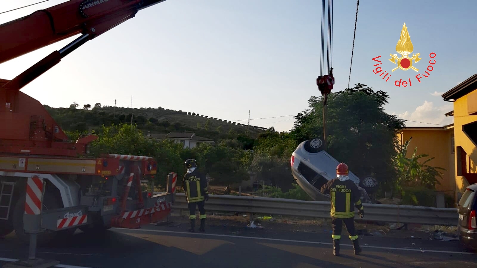 Cropani Marina: Bruttissimo incidente sulla SS106 intervento dell'elisoccorso VVF. Foto