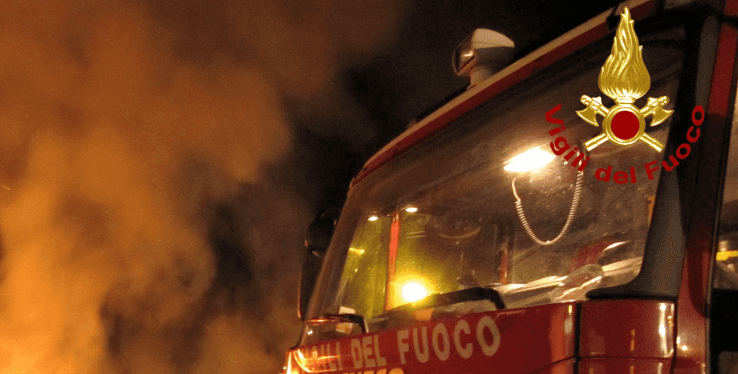 Incendio in palazzina a Varese, 6 feriti, sul posto i VVF e Suem 118