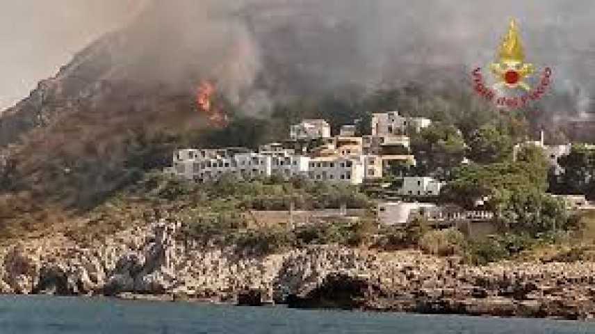 Incendio a San Vito Lo Capo: evacuate 750 persone