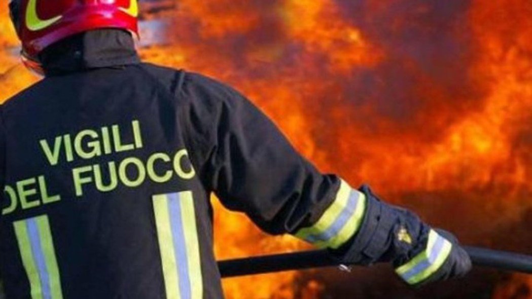 Vercelli: incendio in una villetta. Anziano illeso