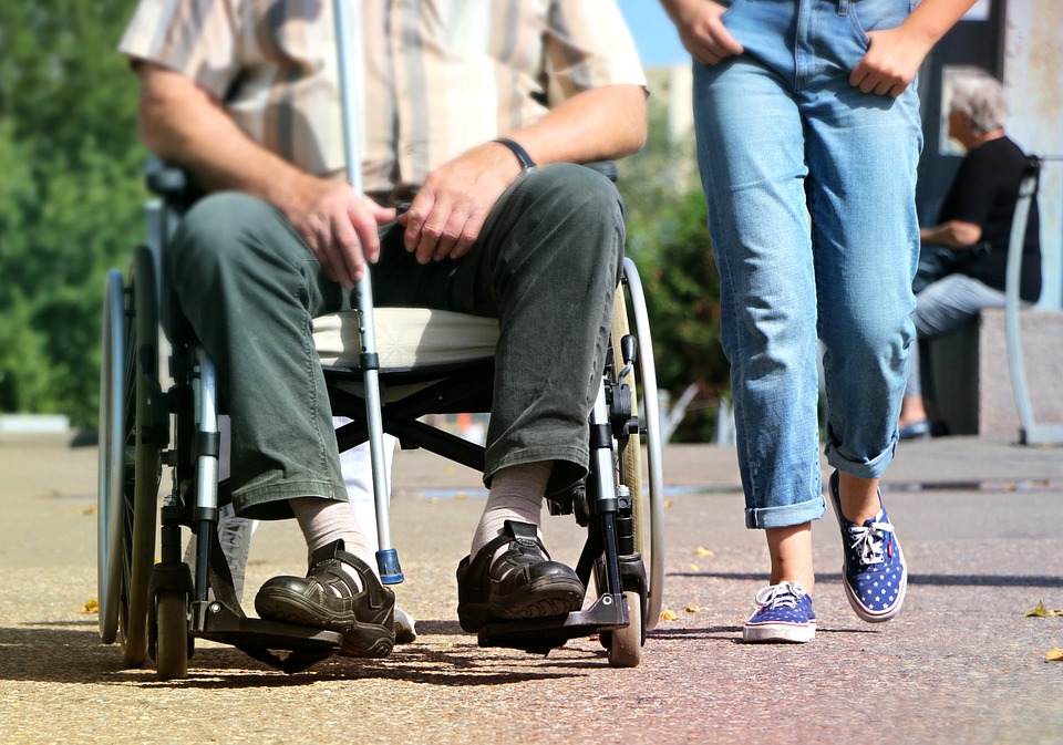 Come scegliere la giusta carrozzina per disabili