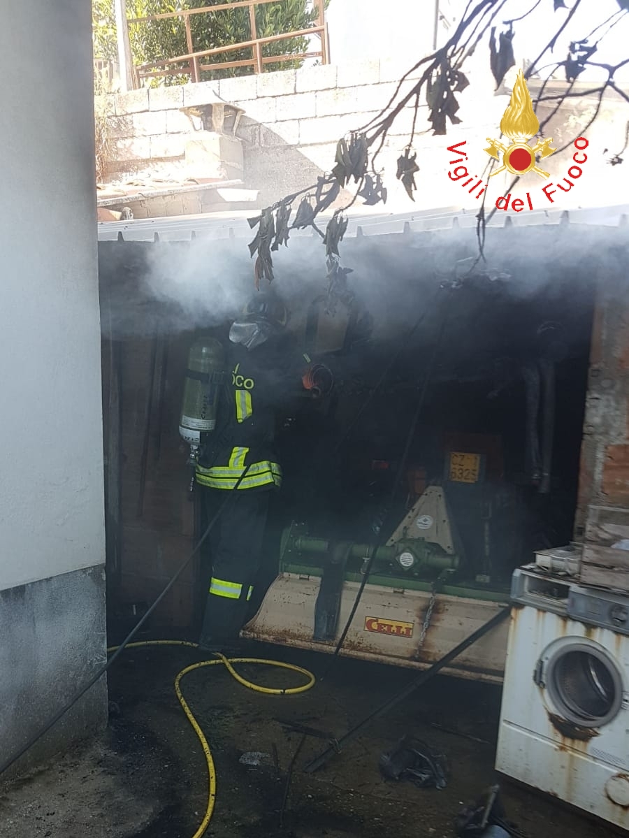 Rogo in azienda agricola nel lametino intervento dei VVF e Cc