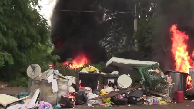 Primavalle, sgomberato l'ex Istituto agrario tra roghi e lanci di oggetti