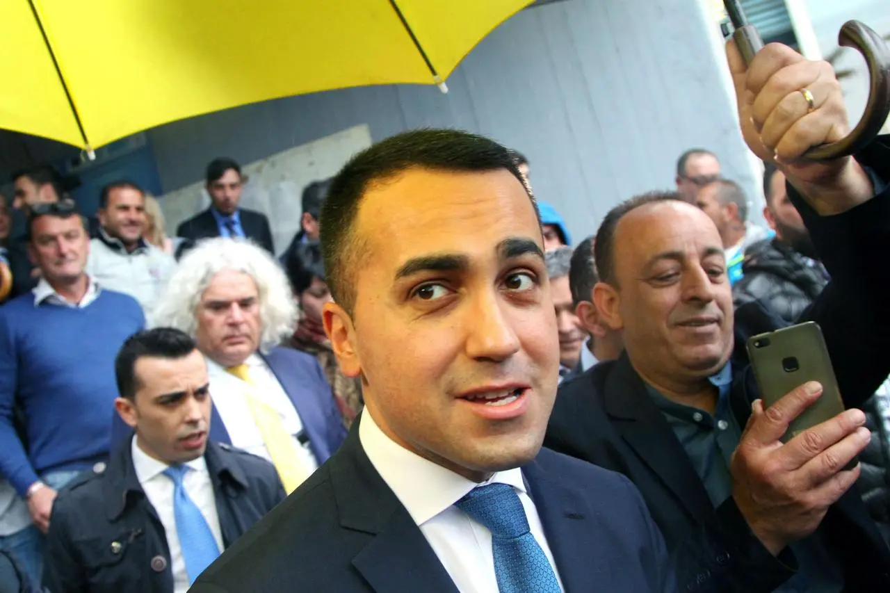 Di Maio, perplesso su risorse Flat tax, ora tagliare cuneo