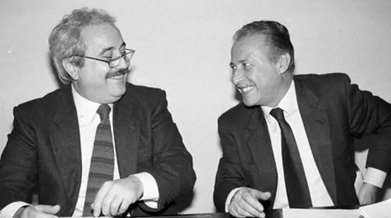 Borsellino e Falcone. Ci danno le auto blindate solo la mattina. Così di sera possiamo essere uccisi