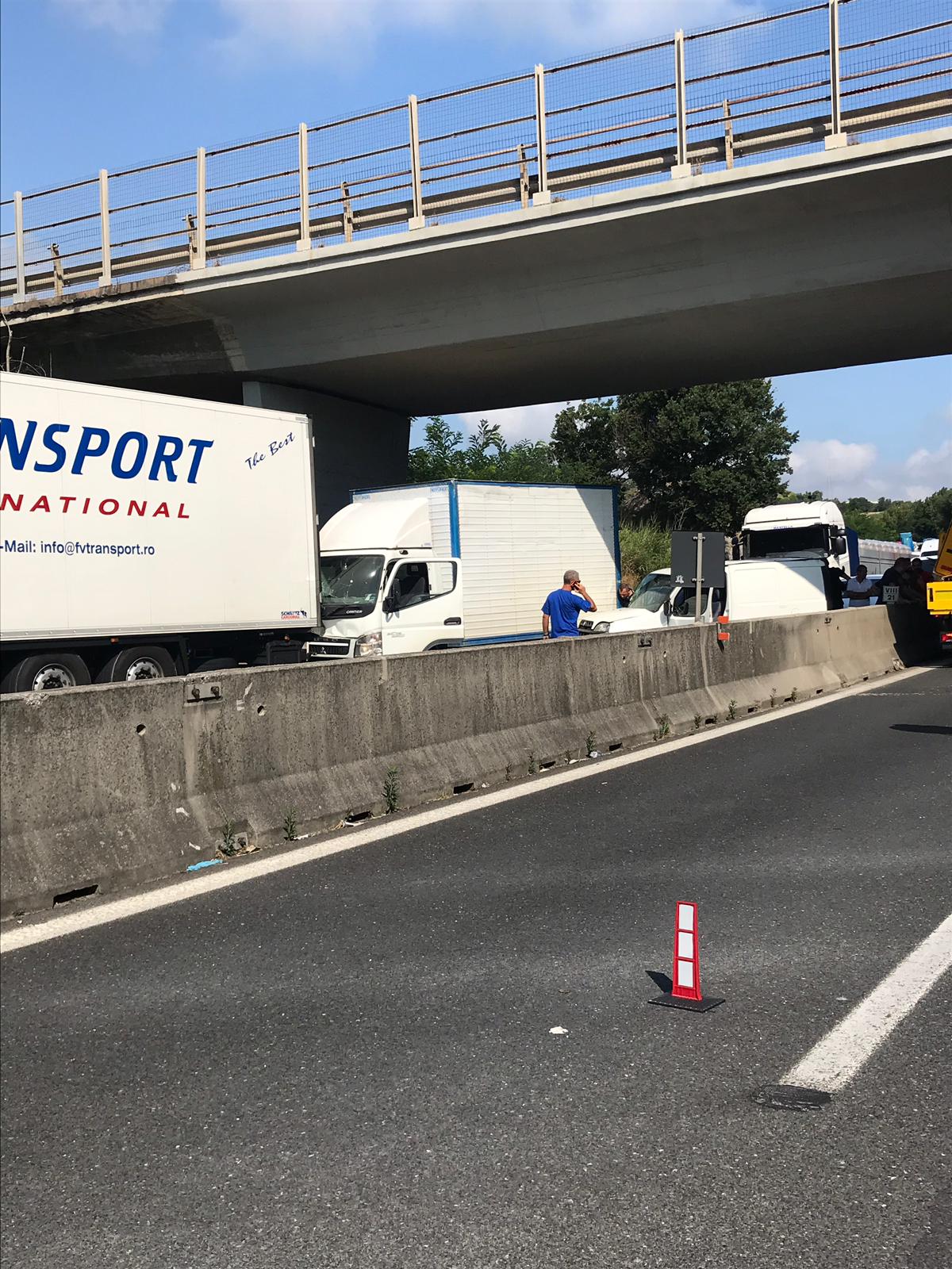 Catanzaro SS280, incidente stradale, mezzi coinvolti Tir, Furgone e Auto. traffico in tilt