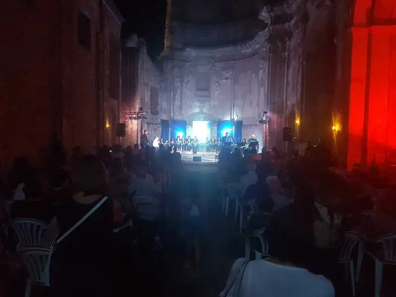 Simeri (CZ) Tanti bravi professionisti per La Notte di San Sebastiano Video