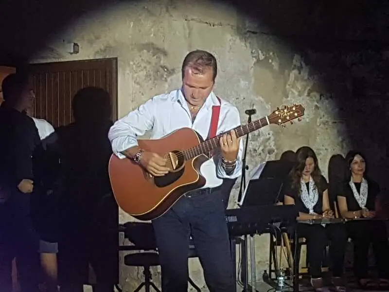Simeri (CZ) Tanti bravi professionisti per La Notte di San Sebastiano Video