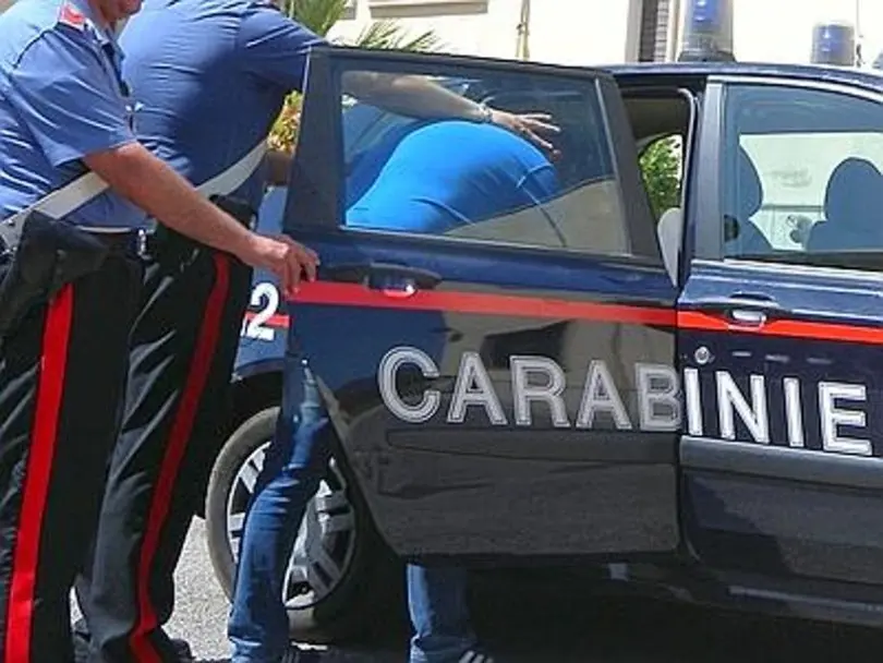 A Cerreto, sfonda porta della sacrestia e aggredisce prete, arrestato