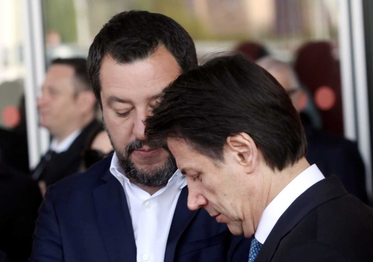 Salvini a Conte, subito in Parlamento "non c'è più una maggioranza" video