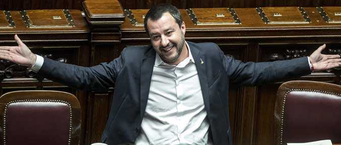 Salvini apre la crisi di governo e si candida a premier "gli italiani mi diano pieno potere"