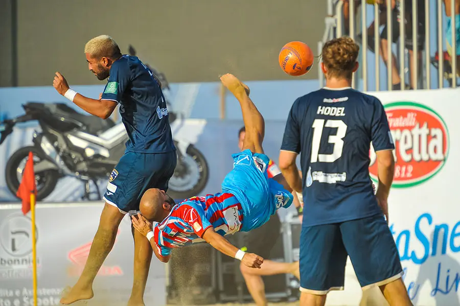 Beach Soccer. Serie Aon, in semifinale Viareggio-Terracina e Happy Car Samb-Ecosistem Cz