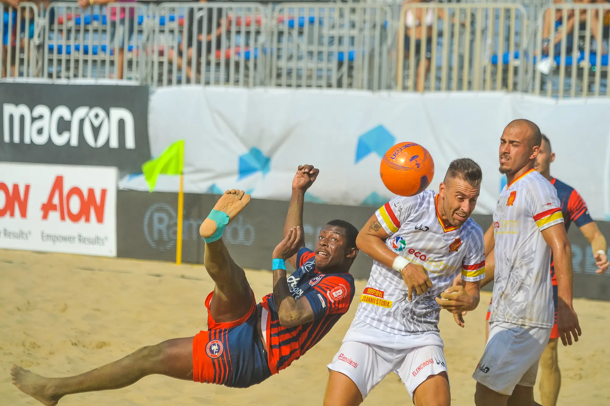 Beach Soccer. Serie Aon: Viareggio-Happy Car Samb, sfida per il tricolore