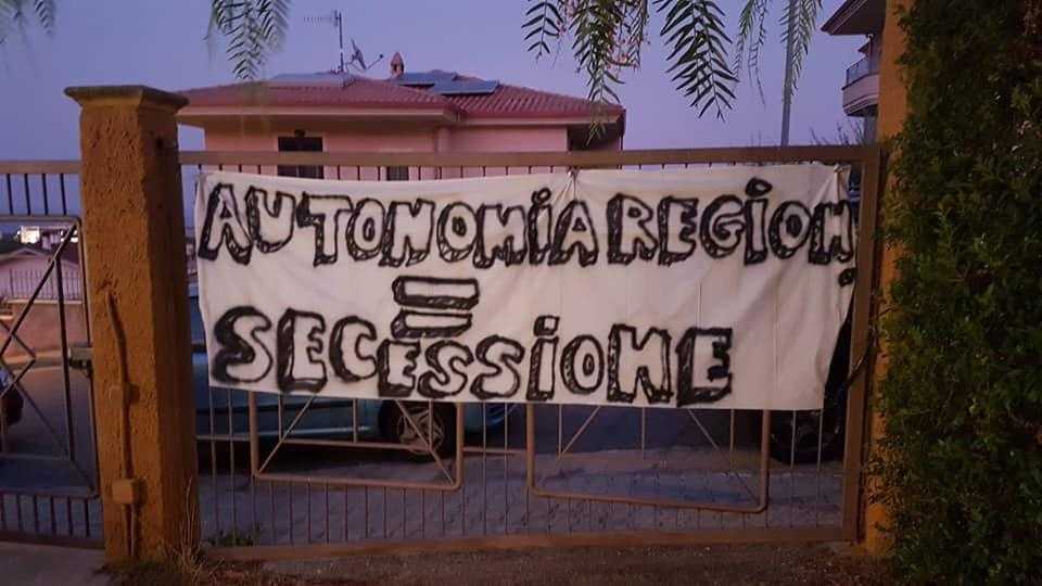 Soverato. Salvini a contestatori, dove eravate quando c'era sinistra? Video