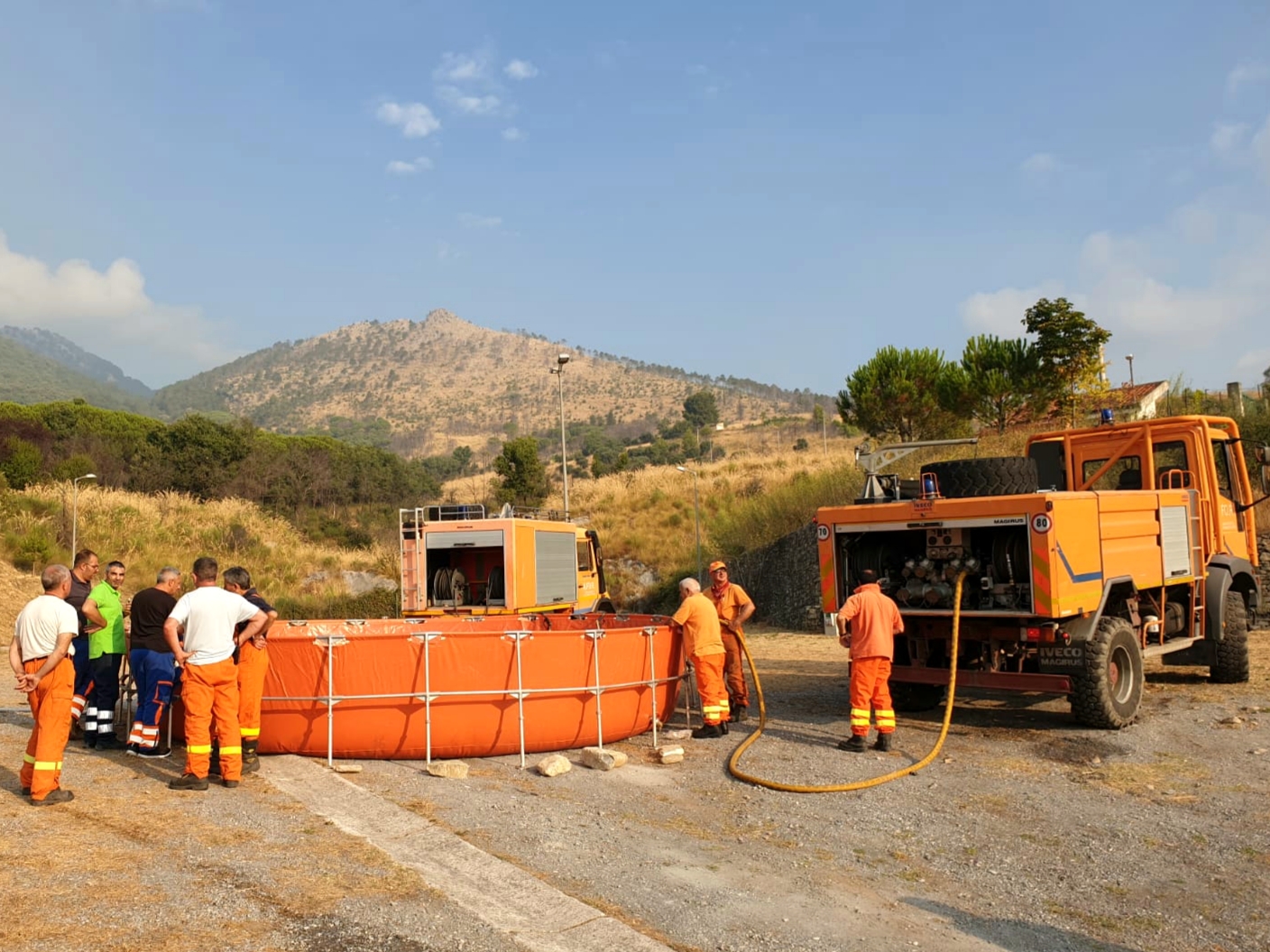 Il Parco del Pollino in fiamme, intervento con mezzi aerei dei VVF