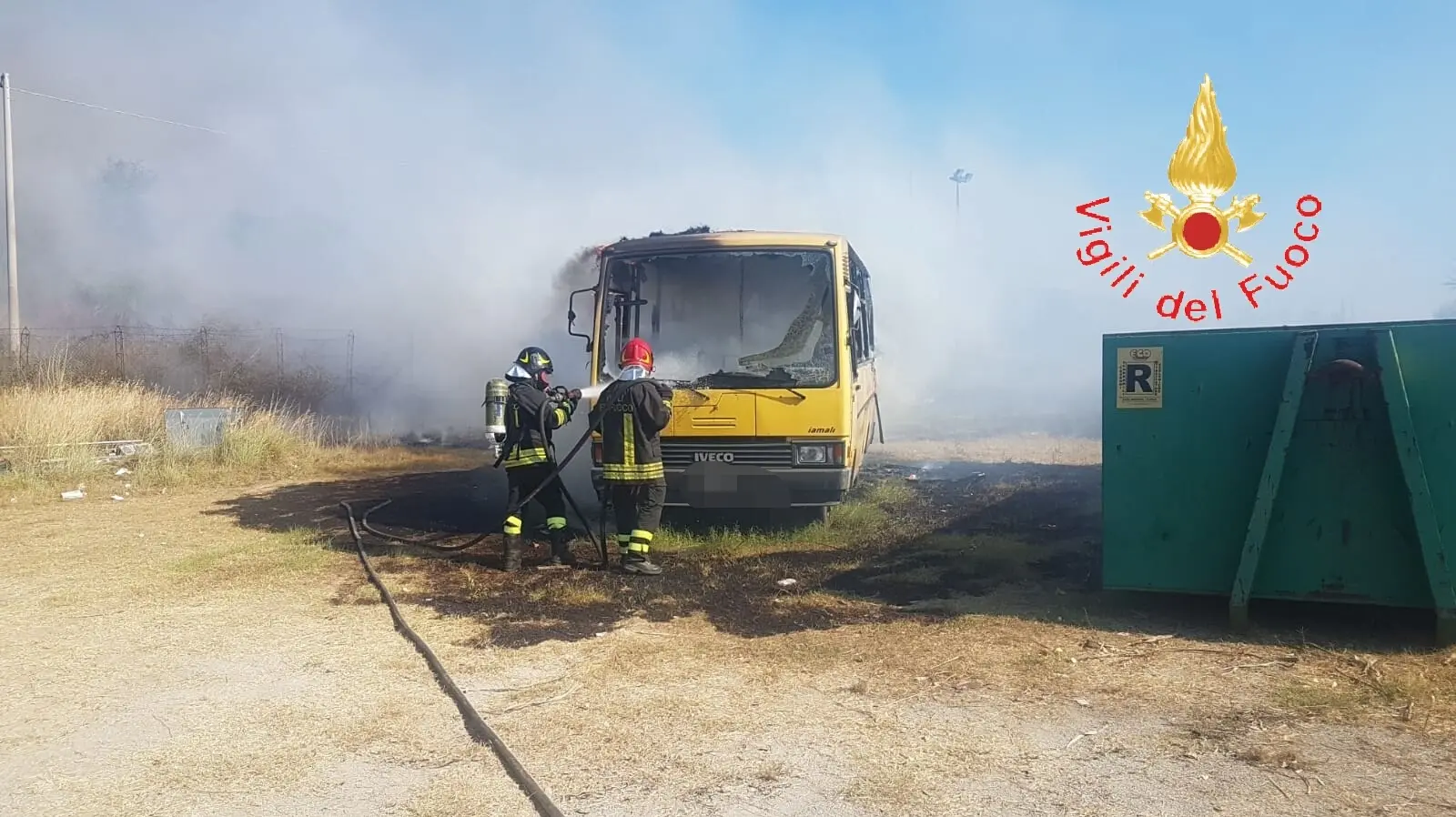 Rogo sulle colline di Catanzaro, SS280 chiusa al traffico, sul posto i VVF