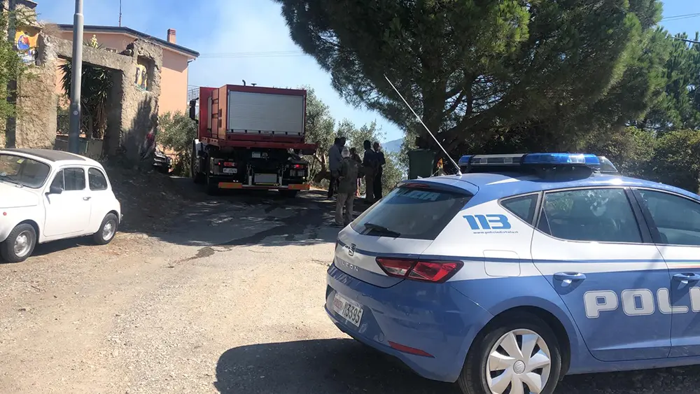 Catanzaro. Incendio di macchia mediterranea lambisce abitazione quartiere Siano