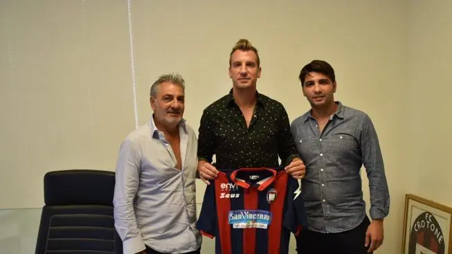 Calcio: Crotone, arriva l'attaccante argentino Maxi Lopez. Ex Milan e Barcellona