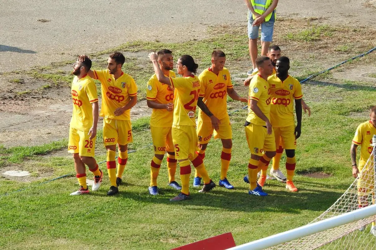 Calcio Serie C: Catanzaro-Teramo 2-1, decidono Nicastro e Kanoute nel primo tempo (con highlights)