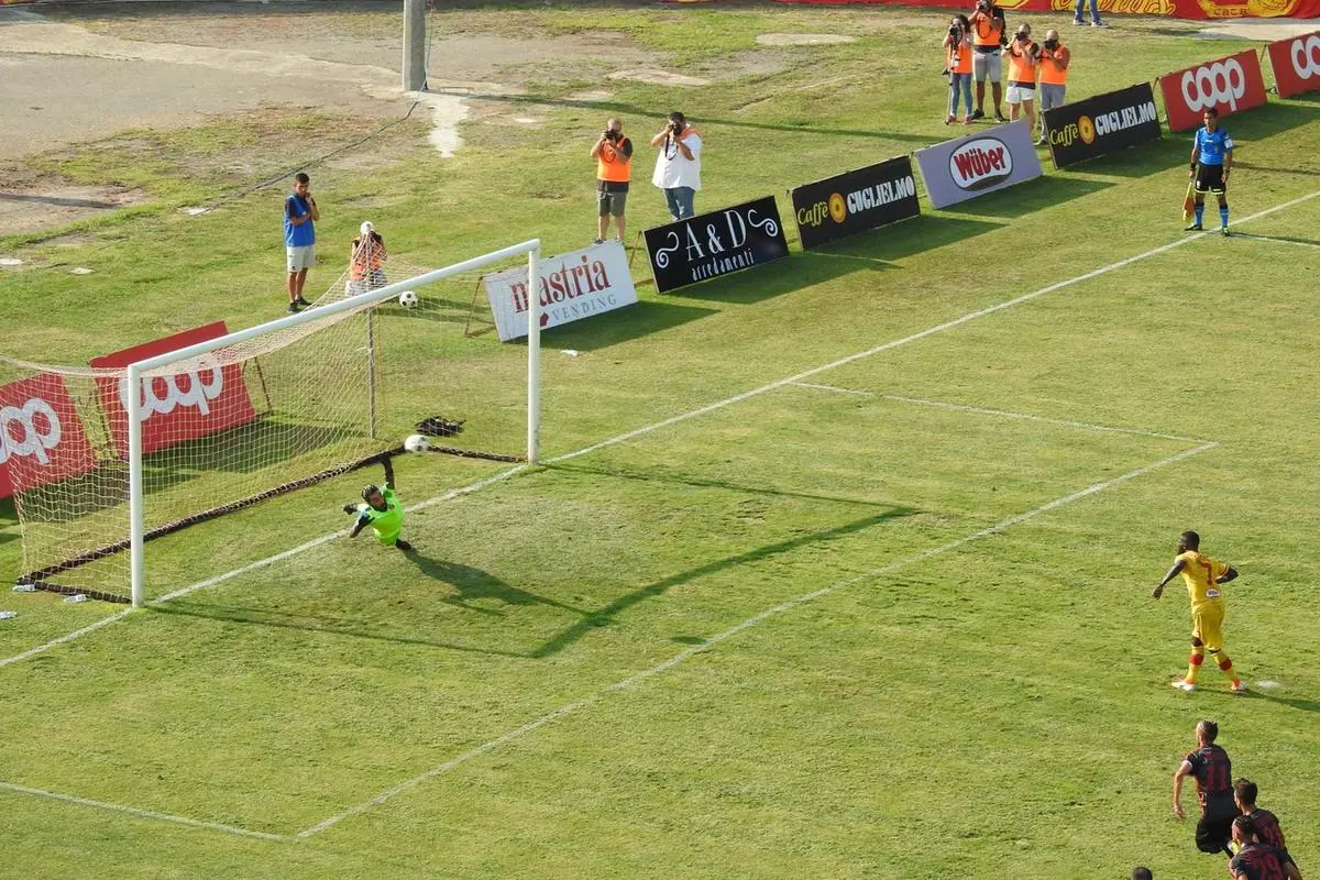 Calcio Serie C: Catanzaro-Teramo 2-1, decidono Nicastro e Kanoute nel primo tempo (con highlights)