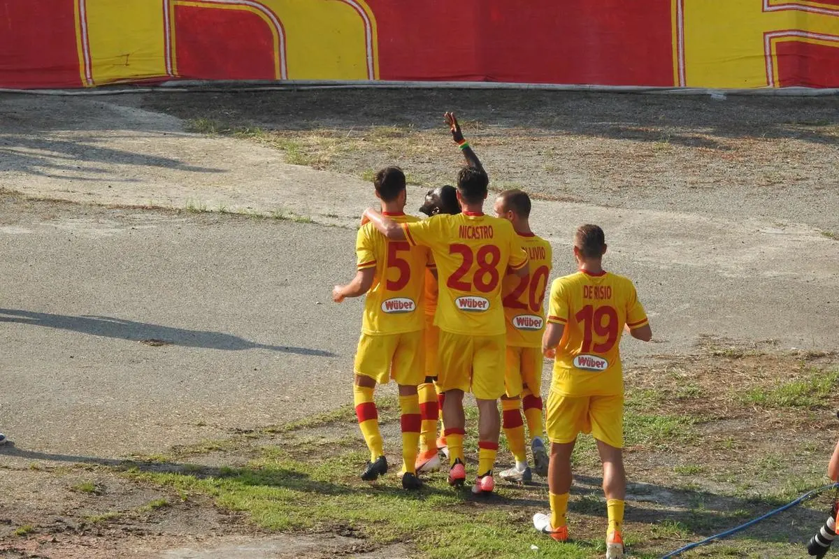 Calcio Serie C: Catanzaro-Teramo 2-1, decidono Nicastro e Kanoute nel primo tempo (con highlights)