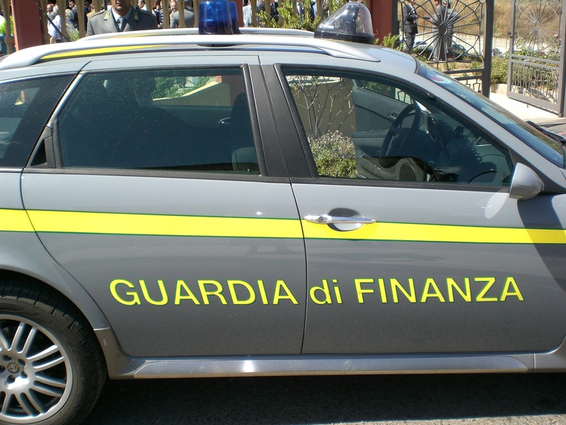 Contraffazione: Crotone, 6 mila prodotti sequestrati da Gdf. Blitz sul lungomare