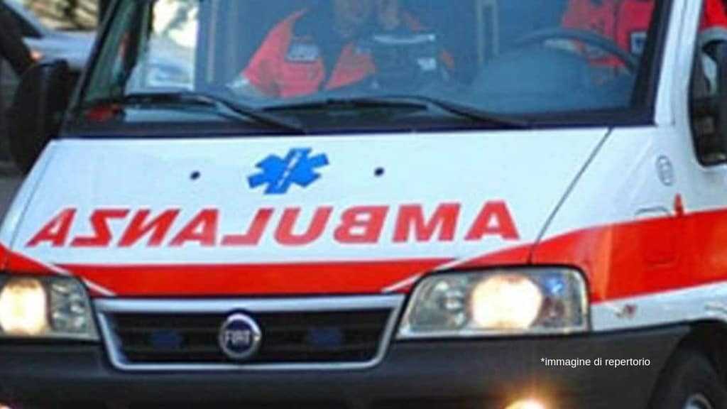 Bologna: soccorsa donna con gravi ustioni in strada