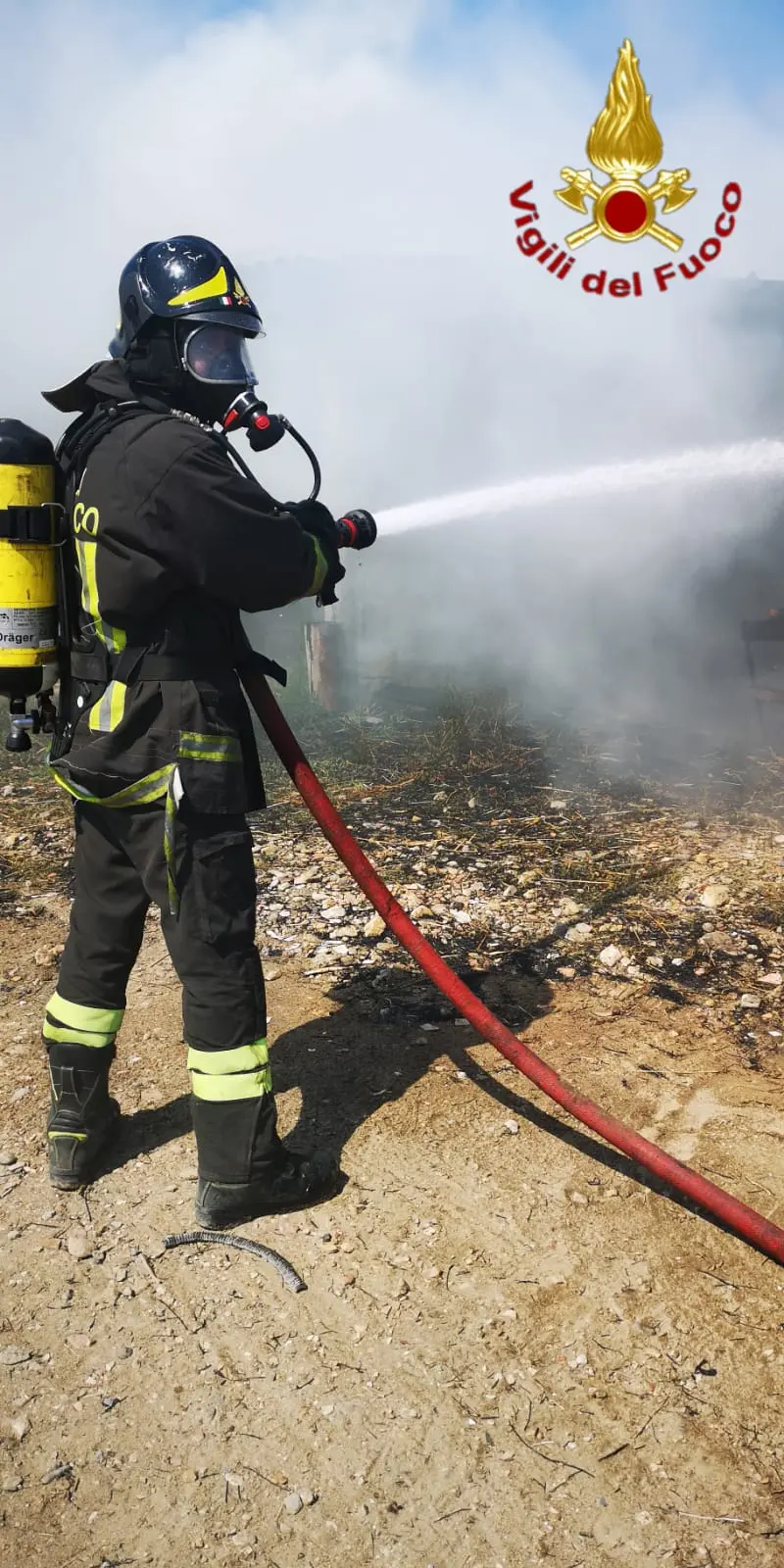 Crotone: divampato fienile, il tempestivo intervento dei VVF evitano incendio abitazione