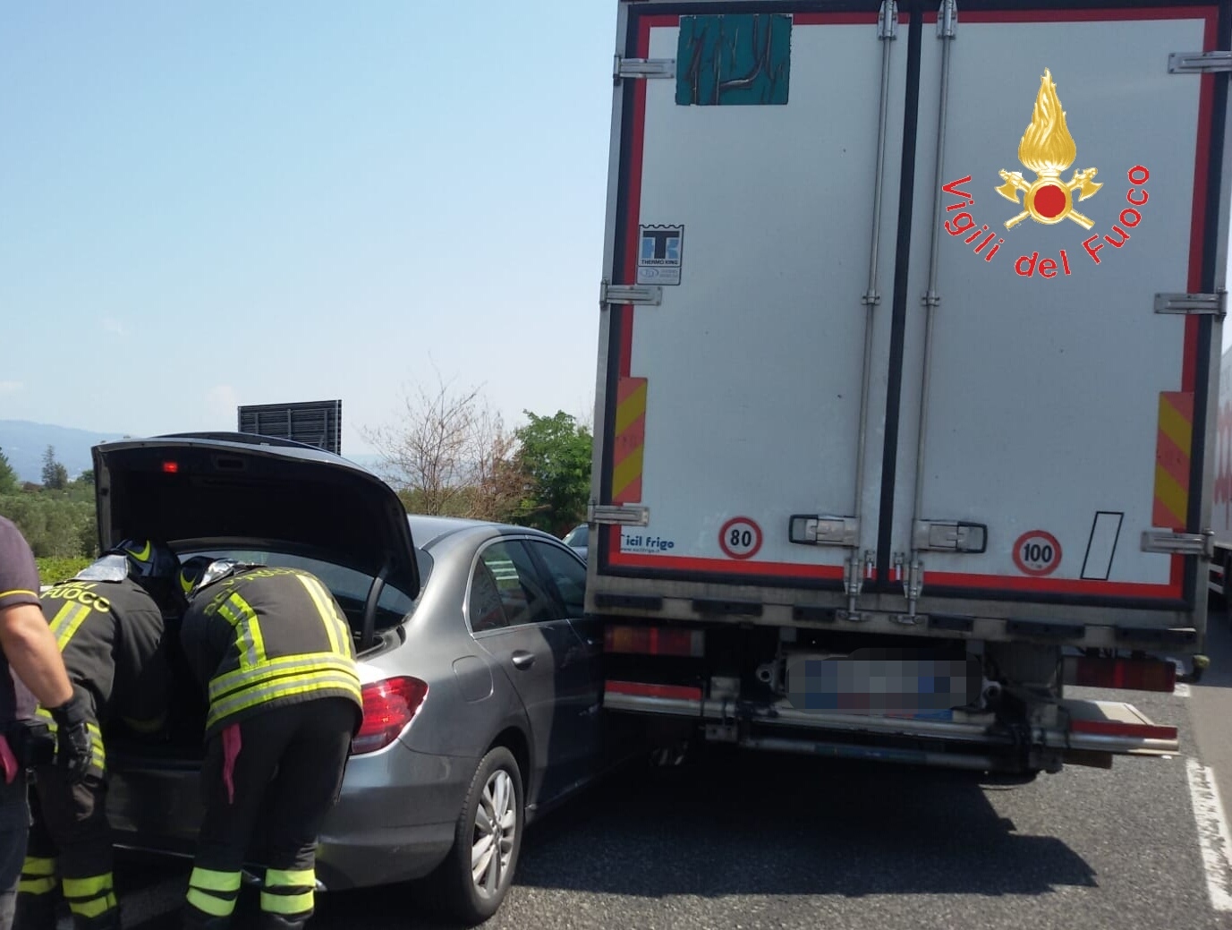 Catanzaro SS280, Incidente Stradale tra auto e autocarro intervento dei VVF, Anas e Suem118