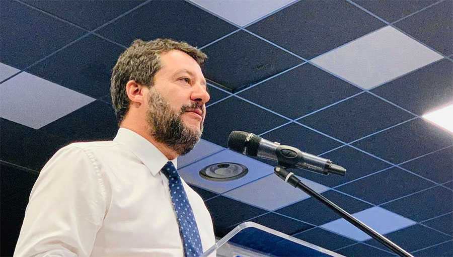 Salvini-show a Pontida e lancia sfida 'Anti-Inciucio'. Al raduno insulti a Mattarella