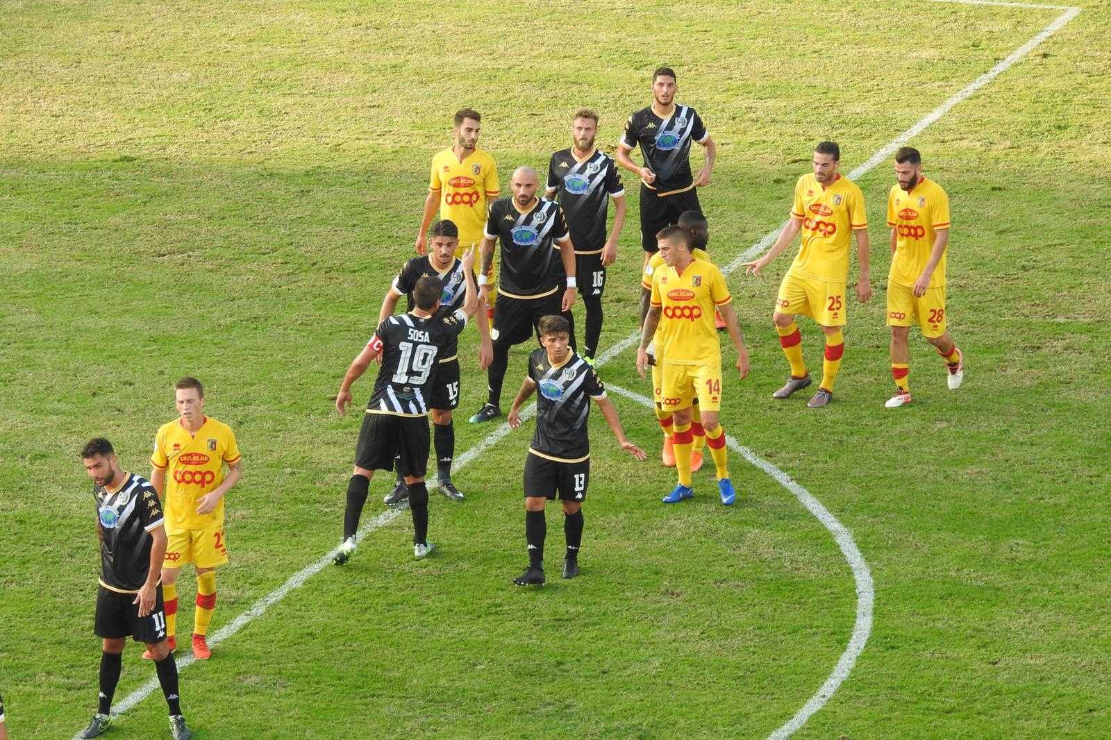 Calcio. Serie C: US Catanzaro-Sicula Leonzio 3-1, vittoria e primato in classifica 'con highlights'