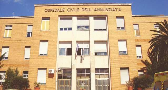 Sanità: precari coop licenziati su tetto ospedale Cosenza. Sono operatori socio sanitari