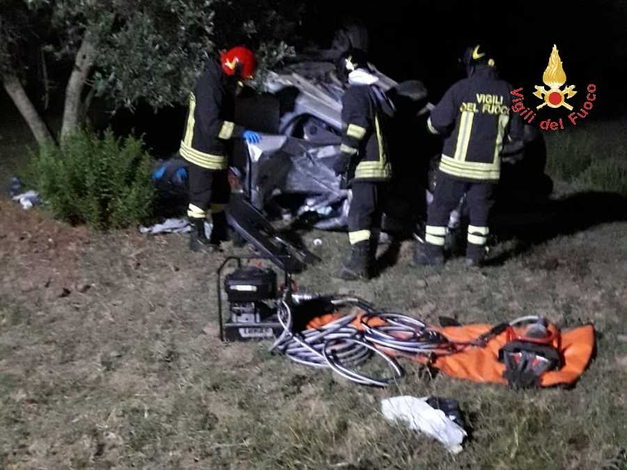 Palermiti (CZ) incidente mortale: SP123 auto perde il controllo un morto intervento VVF, 118 e CC