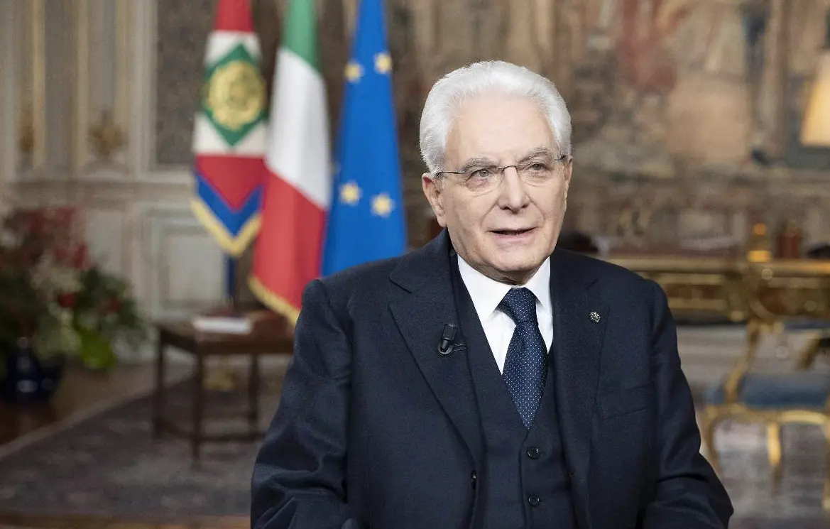 Migranti, Mattarella: la gestione dei rimpatri sia dell'UE 'sfruttati clandestini', aperta indagine