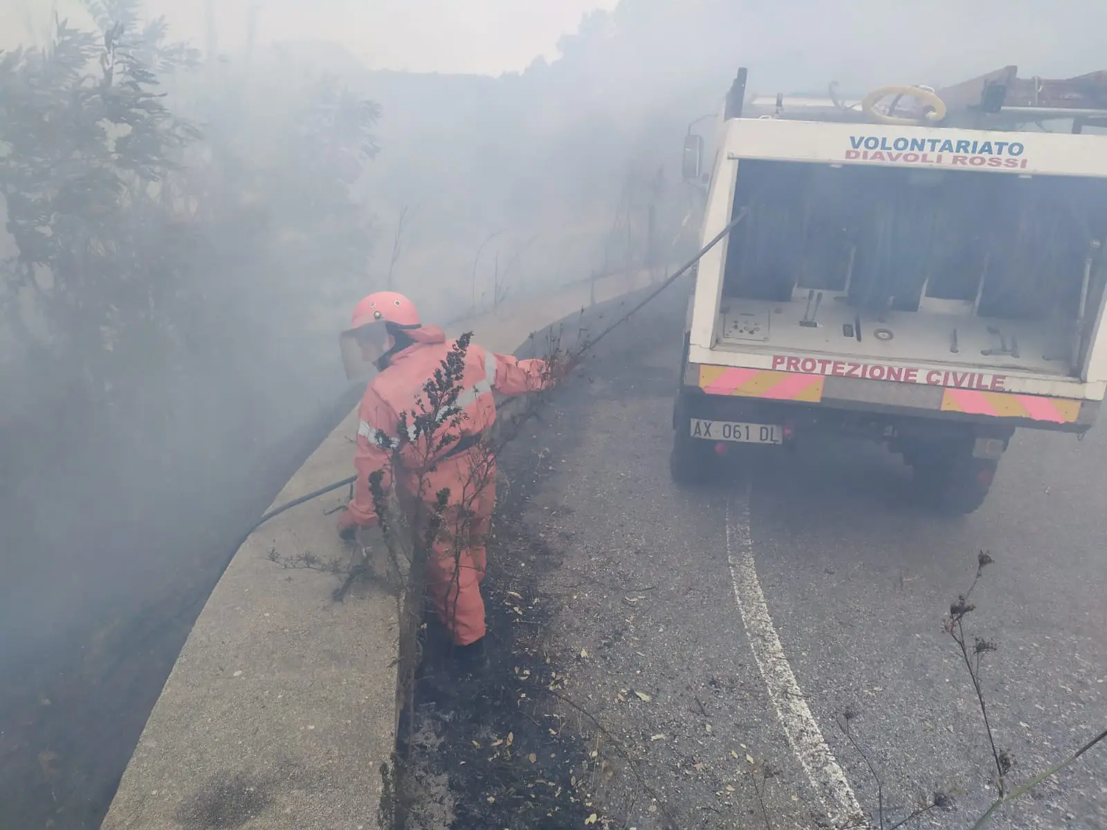 Tiriolo (CZ). Incendi: I Diavoli Rossi: evitano roghi a centri abitati