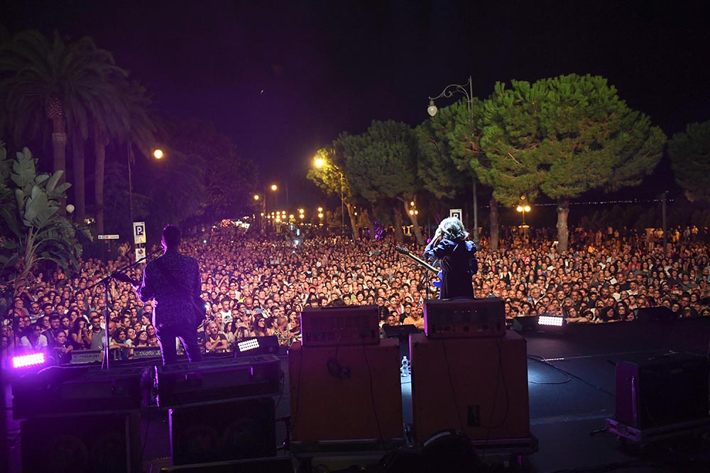 In oltre 3omila per Carmen Consoli Che ha chiuso sul lungomare Falcomata’ (Foto)