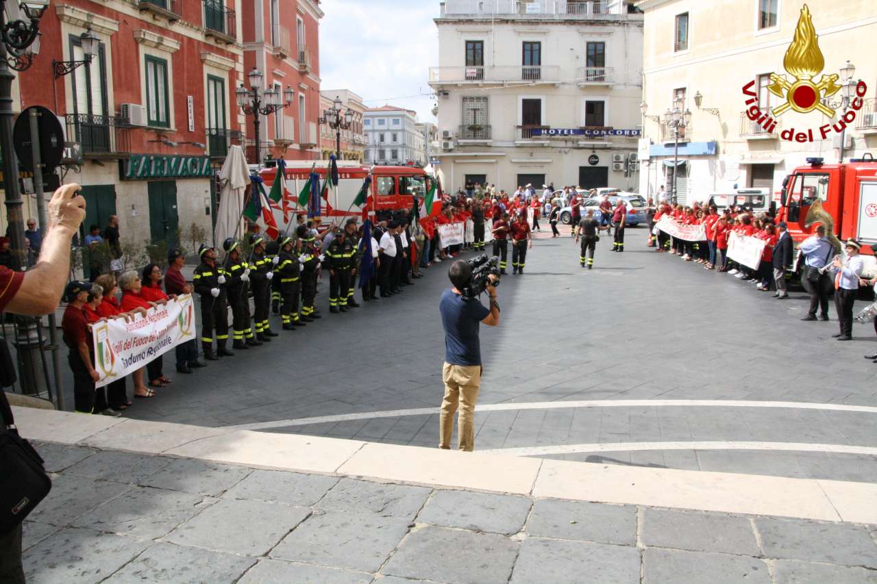 Crotone IV° Raduno Regionale Associazione Nazionale Vigili del Fuoco (Foto)
