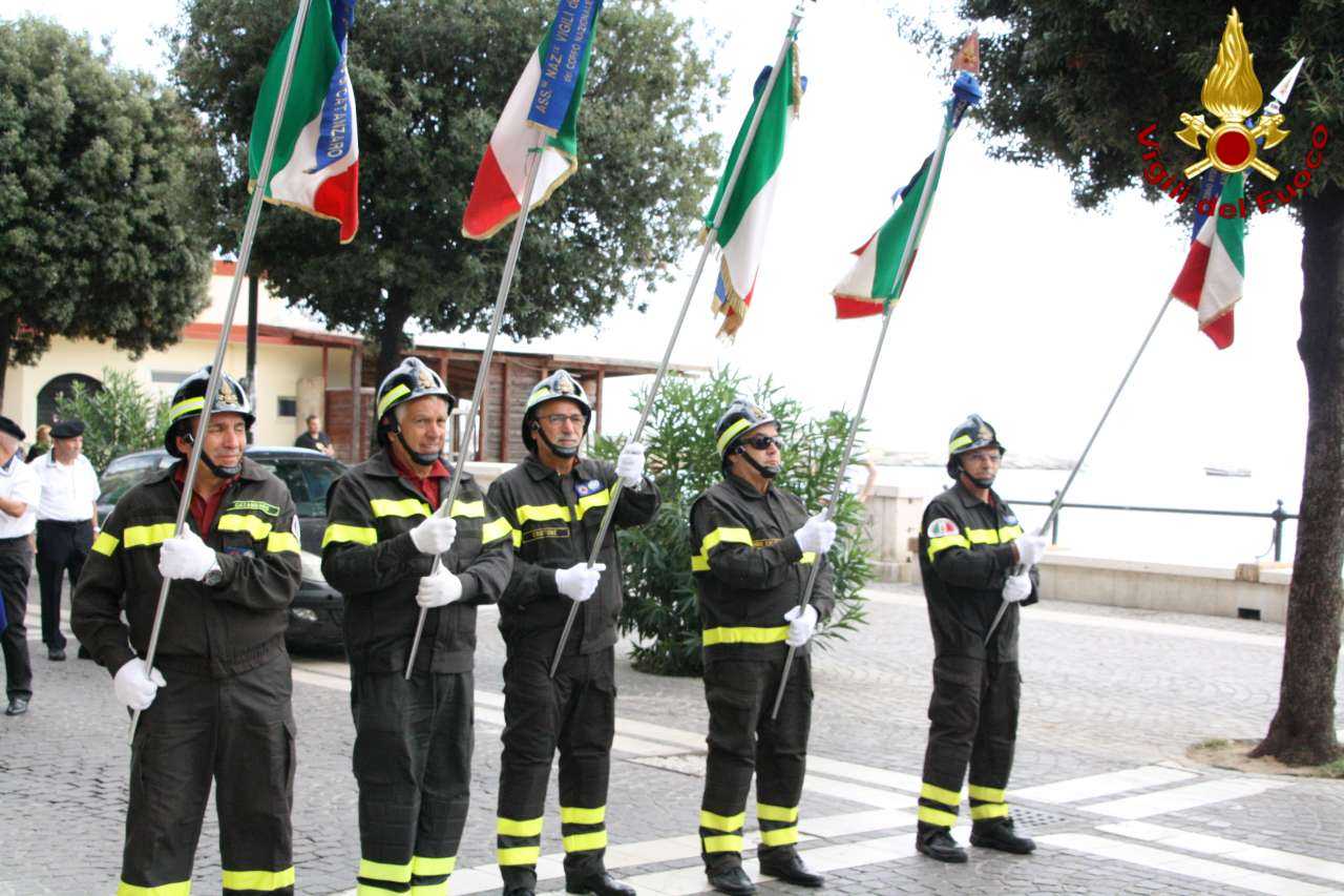 Crotone IV° Raduno Regionale Associazione Nazionale Vigili del Fuoco (Foto)