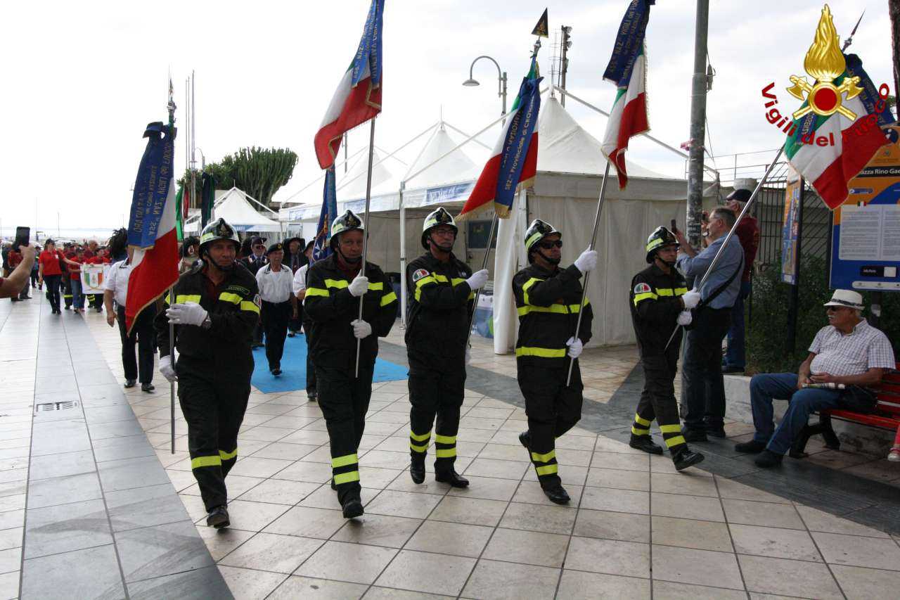 Crotone IV° Raduno Regionale Associazione Nazionale Vigili del Fuoco (Foto)