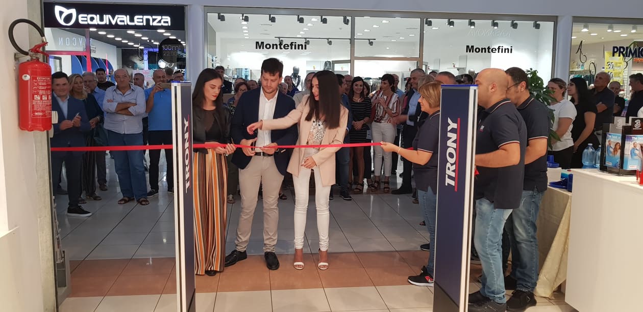 Inaugurato a Bovalino il punto vendita "Trony", che si è rifatto il look