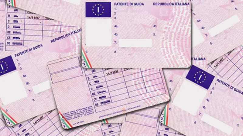 Patenti truccate, 13 indagati