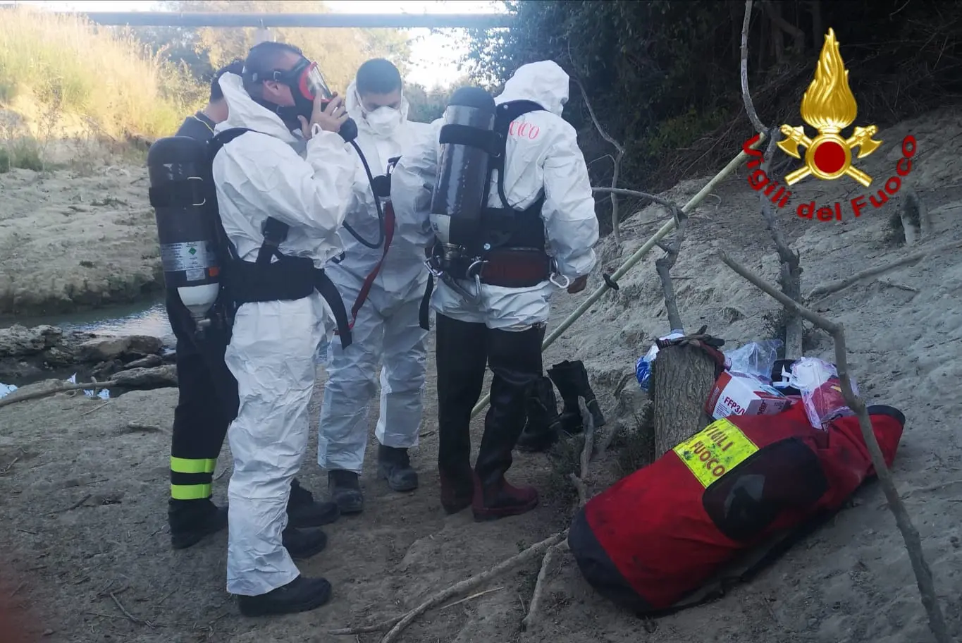 Trovato cadavere in un canalone nel crotonese intervento dei VVF, Cc (Video)