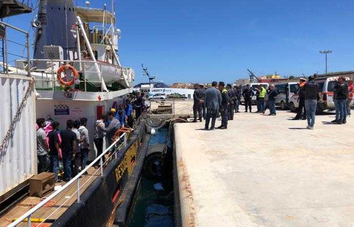 Immigrazione: Lampedusa, ancora barcone con migranti
