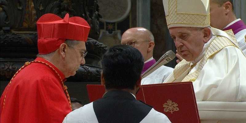 Il Papa chiama i nuovi cardinali alla "compassione"
