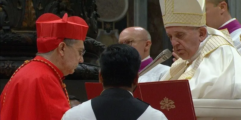 Il Papa chiama i nuovi cardinali alla "compassione"