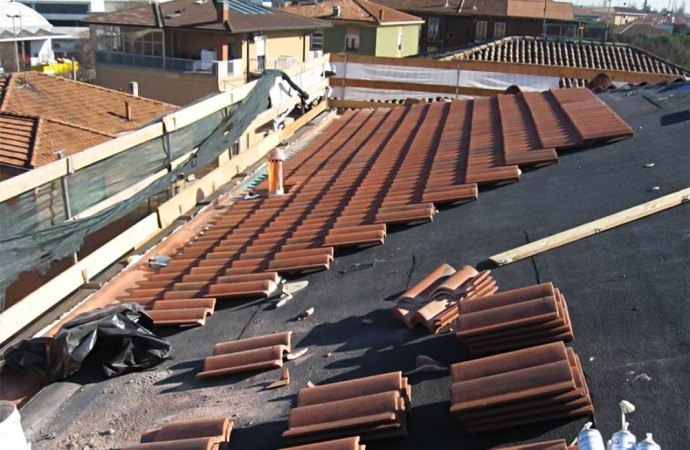 Chi partecipa alle spese di conservazione del tetto?