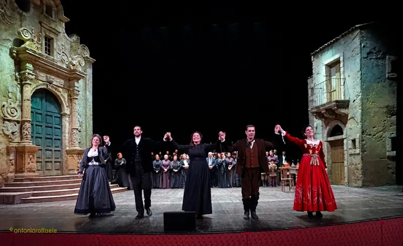 Il "verismo" del maestro Luciano Cannito emoziona il Politeama di Catanzaro