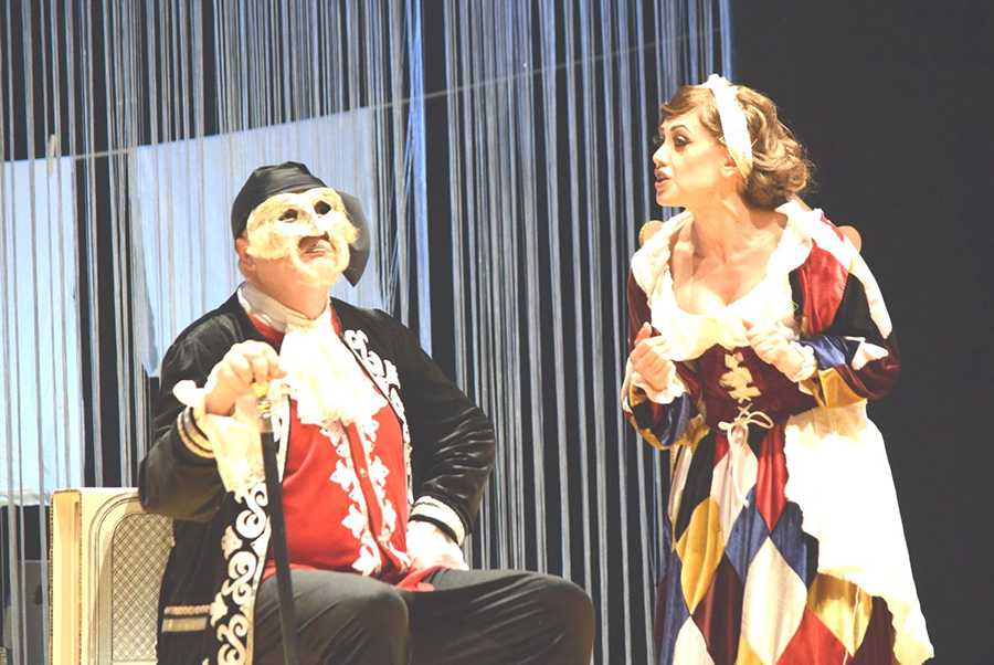 Fantastica apertura del Teatro Grandinetti Comunale con “La cameriera brillante” di Goldoni