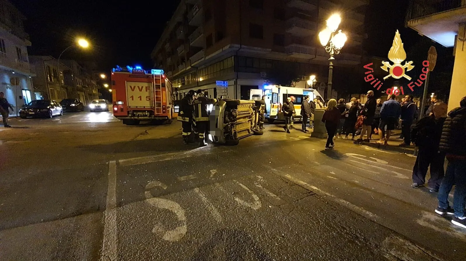 Lamezia Terme: incidente stradale con ribaltamento auto, intervento dei VVF