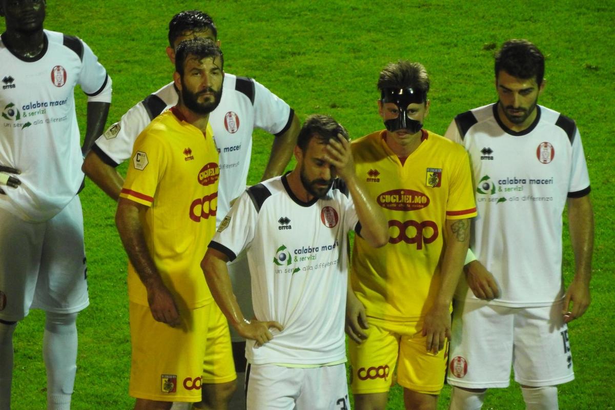 Calcio. Derby Catanzaro-Rende, risultato 1-1 (con Highlights)